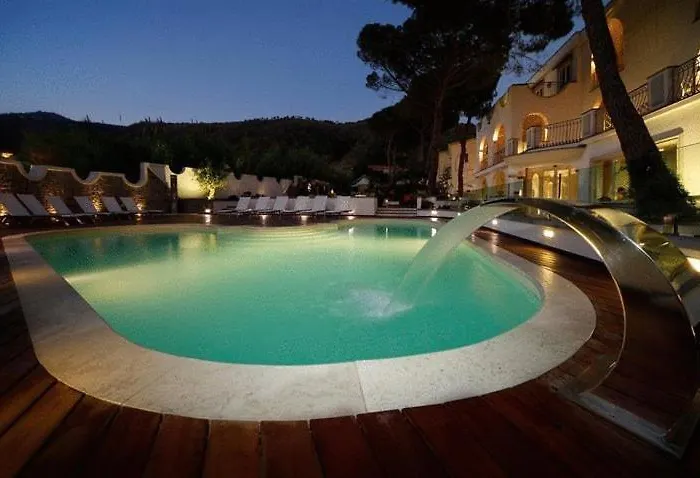 La Pineta Hotel Beach & Spa